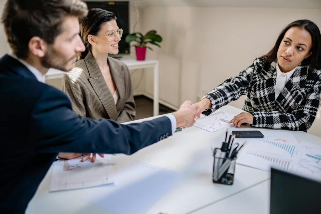Échange commercial entre un professionnel et son client — formation Négociateur technico-commercial
